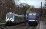 Haltepunkt Halle Steintorbrücke,  die  Hexe  wartet auf die Weiterfahrt nach Goslar, die S3 ist auf dem Wege nach Borna (bei Leipzig) 26.12.2016 14:56 Uhr.