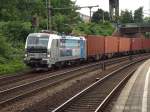 VECTRON 193 806-7 wartete mit einen INTERMODAL auf grnes licht im bhf harburg am 24.06.13