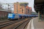 185 521-2 mit nagelneuen Wascosa Kesselwaggons am 04.03.2014 in Hamburg Harburg.