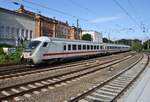 IC208 von Karlsruhe Hauptbahnhof nach Kiel Hauptbahnhof verlässt am 2.9.2017 den Hamburger Hauptbahnhof. Zuglok war 101 027-1.