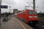 Hier 101 114-7 mit IC2182 von Kassel-Wilhelmshhe nach Stralsund Hbf., bei der Ausfahrt am 11.10.2011 aus Hamburg Hbf.