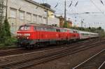 Hier 218 363-0 und 218 307-7 mit IC2171 von Westerland(Sylt) nach Stuttgart Hbf., bei der Einfahrt am 4.10.2013 in Hamburg Hbf.