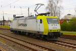 Captrain Bombardier Traxx 185 543-6 am 10.03.24 in Hanau Hbf vom Bahnsteig aus fotografiert