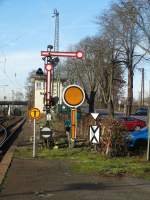 Mini Flügelsignal am 28.12.15 in Hanau Hbf 