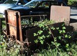 Ein alter Gepäckwagen aus den alten Zeiten der Deutschen Bundesbahn am 16.08.16 in Hanau Hbf am Parkplatz