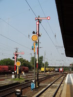 Zwei Flügelsignale am 09.09.16 in Hanau Hbf 