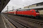 146 107 drückt am 5.8.2017 den RE1 (RE4415) von Norddeich Mole nach Hannover Hauptbahnhof in den Zielbahnhof.