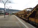 Ein langer Umbauzug am 30.08.14 in Heidelberg Hbf 