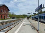 Die Bahnsteige 2 und 3 am 14.05.2022 in Johanngeorgenstadt. 