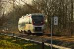 VT 1005 der REGIO-Bahn S28 Kaarst-Mettmann hat gerade den Bahnhof Kaarst-Ikea verlassen und stebt nun Neuss Hbf entgegen.