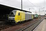 Am 30.03.2016 stand Beacon Rail/RTS ER20-010 (223 010-0) zusammen mit Alpha Trains/RTS 1275 634-4 abgestellt an der Eilgutrampe in Karlsruhe Hbf und warteten auf ihren nächsten Einsatz.