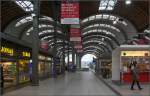 Kiel Hauptbahnhof -    Blick von der Kopfbahnsteighalle in Richtung Gleise.