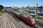 101 025-5 verlässt am 11.6.2016 zusammen mit dem IC2229 von Kiel Hauptbahnhof nach Frankfurt(Main) Hauptbahnhof den Kieler Hauptbahnhof.