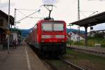 Die DB 143 312-7 mit RB Neustadt (Schw) - Freiburg Hbf bei ausfahrt von Bf Kirchzarten am 30. 07 2010. 