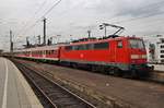 111 126 verlässt am 16.8.2017 mit dem RE8 (RE10838)  Rhein-Erft-Express  von Köln Messe/Deutz nach Kaldenkirchen den Kölner Hauptbahnhof.