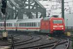 101 020-6 bei der Einfahrt in den Klner Hbf 15.8.2010