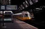 Flug auf Ebene Null nach Düsseldorf! Airport Express ex Baureihe 403 steht am 26.4.1990 abfahrbereit im HBF Köln.