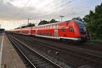 RE1 (RE10111)  Nordrhein-Westfalen-Express  von Aachen Hauptbahnhof nach Hamm(Westf) fährt am 4.7.2017 in Köln Messe/Deutz ein.