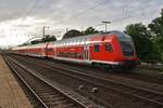 RE1 (RE10171)  Nordrhein-Westfalen-Express  von Aachen Hauptbahnhof nach Düsseldorf Hauptbahnhof erreicht am 4.7.2017 Köln Messe/Deutz. Zuglok war 111 118-6.