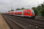 RE5 (RE10524)  Rhein-Express  von Koblenz Hauptbahnhof nach Wesel erreicht am 2.7.2017 Köln Messe/Deutz.