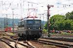 Nachschuss auf E10 121, welche am 18.06.2016 an der Fahrzeugparade des Sommerfestes vom DB Museum teilnahm und am Ausfahrsignal vom Rangierbahnhof in Koblenz Lützel vorbei fuhr.