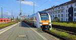 Hier zu sehen die 462-064 mit einer weiteren 462-052 der National Express (Rhein-Ruhr-Express) bei der Einfahrt in Koblenz Hbf als RE5 (28509) aus Oberhausen Hbf auf Gleis 2.

Aufgenommen am 31.08.2023 um 10:47 Uhr.