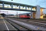 Re 460 034-2  Aare  als IR-Garnitur ist zur Nachtruhe im Bahnhof Konstanz abgestellt.
[9.7.2018 | 21:42 Uhr]
