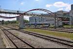 Unter der Fußgängerbrücke zum LAGO erreicht RABe 526 774-5 (Stadler GTW) der Thurbo AG als S14 von Kreuzlingen (CH) ihren Endbahnhof Konstanz auf Gleis 1b.