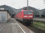 Hier 143 342-4 mit einem RE50 nach Leipzig Hbf, bei der Einfahrt am 28.10.2009 in Leipzig Hbf.