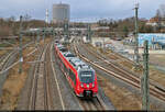 442 142 und 442 143 (Bombardier Talent 2) verlassen den Bahnhof Leipzig-Connewitz auf Gleis 3.
Fotografiert von einer Fußgängerbrücke.

🧰 S-Bahn Mitteldeutschland (DB Regio Südost)
🚝 S 37626 (S6) Borna(Leipzig)–Leipzig Hbf (tief) | S 37126 (S1) Leipzig Hbf (tief)–Leipzig Miltitzer Allee
🕓 30.12.2023 | 11:27 Uhr