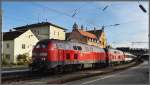 218 440-6 und 218 426-5 starten mit dem EC195 von Lindau Hbf nach Mnchen Hbf.