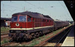 132077 vor einer Leergarnitur am 26.8.1990 im HBF Magdeburg.