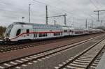 IC2441 von Köln Hauptbahnhof nach Dresden Hauptbahnhof wartet am 7.4.2017 im Magdeburger Hauptbahnhof auf Abfahrt.