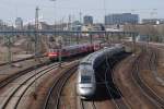 Dreifachausfahrt in Mannheim:TGV POS 4418, 111 045-1 mit einem Regionalzug und ein ET 425.