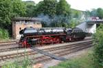 Meininger Dampfloktage 2016: 01 519 beim Rangieren vor dem Stellwerk an der südlichen Ausfahrt des Meininger Bahnhofs.