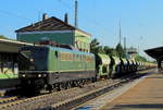 151 124-5 der SRI durchfährt am 07.08.2015 den Bahnhof Müllheim in Richtung Freiburg