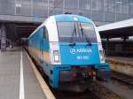 Eine BR183 mit ALX zur Fahrt nach Schwandorf in Mnchen Hauptbahnhof am 22.12.2008.