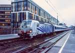 193 772 Viola  Lokomotion mit Meridian-Ersatzzug M 79058 im Münchner HBF am 1.2.2017.