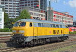 DB Bahnbau Gruppe GmbH, Berlin mit  218 391-1  (NVR: 92 80 1218 391-1 D-DB ) am 11.08.20 Bf. München Heimeranplatz.