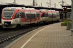 Diese beiden REGIO-Bahntriebwagen sind als S28 nach Mettmann Stadtwald fahren soeben in Neuss Hbf eingetroffen.