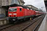 143 259-0 steht am 28.12.2017 mit der S2 von Feucht nach Schwabach im Nürnberger Hauptbahnhof.