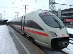 ICE-T(Berlin)mit geffneter Bugklappe steht am 06.01.11 in Nrnberg Hbf und wartet auf seine Weiterfahrt nach Berlin Gesundbrunnen ber Erlangen,Bamberg,Lichtenfels,Saalfeld(Saale)usw.