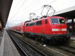 111 046 steht am 15.Januar 2012 mit dem RE 59151 nach Ingolstadt Hbf ber Treuchtlingen im Nrnberger Hbf.