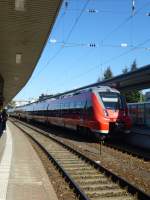 442 242 und 442 251 stehen hier als S1 nach Ansbach im Nrnberger Hbf am 06.09.2013.