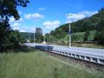 Auf diesem Foto sieht man einen groen Teil des Oberkochener Bahnsteiges. Das Foto wurde aber vom ehemaligen Bahnsteig 1 des Oberkochener Bahnhofs gemacht - 2004, als man den Bahnhof sanierte, wurde dieser Bahnsteig abgerissen und durch die beiden Bahnsteige zwischen den Gleisen ersetzt. Samstag, den 23.06.07.