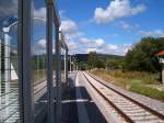 Der Bahnsteig 2 des Oberkochener Regionalbahnhofs - fotografiert am 23.06.07.