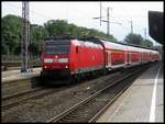 146123 steht hier vor dem RE 9 nach Bremen am 6.7.2017 um 16.35 Uhr abfahrbereit im HBF Osnabrück oben auf Gleis 4.