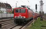 MEG 604 fährt am 26.06.2015 um 17.57 Uhr auf Gleis 11 mit einem Autozug durch den unteren Teil des HBF Osnabrück in Richtung Minden.