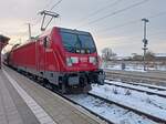 Hier zu sehen die BR 147 020 mit Dosto Garnitur im Bahnhof Pasewalk am 27.12.2021