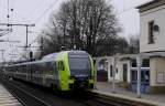 ET 5.03 der Nordbahn (1429 003) hat in Pinneberg die Umsteiger aus der S-Bahn aufgenommen und setzt seine Fahrt nach Wrist fort (11.2.15)